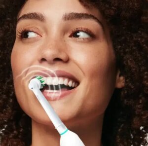 Електрична зубна щітка Braun Oral-B D16 PRO White Clean Edition з футляром - Зображення 5