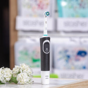 Електрична зубна щітка  Braun Oral-B Vitality 100 Cross Action Black + змінні насадки ORAL-B EB50 CrossAction 4 шт - Зображення 6